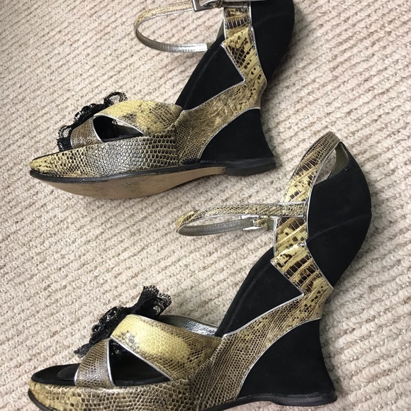 Prada lizard and black suede wedges - Picture 5 of 8